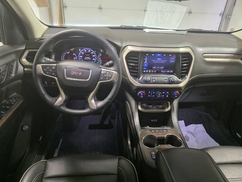 Used 2023 GMC Acadia Denali w/ Denali Technology Package AWD/4WD image 16