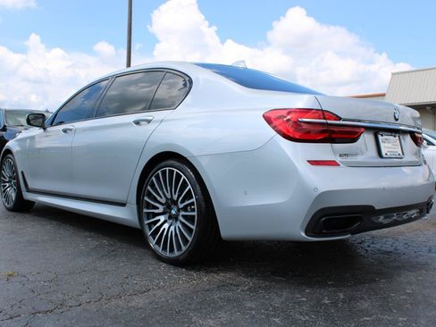 Used 2017 BMW 750i RWD image 9