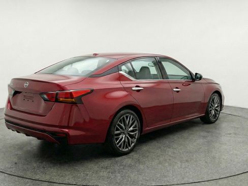 Used 2025 Nissan Altima 2.5 SV image 9