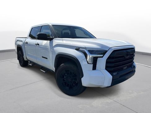 Used 2023 Toyota Tundra SR5 w/ SR5 Convenience Package AWD/4WD image 4