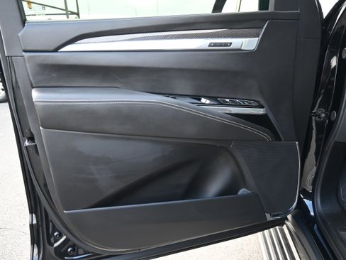 Used 2025 Cadillac Escalade V w/ LPO, ONYX Package image 17