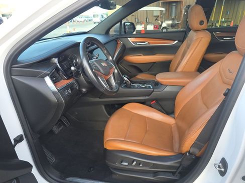 Used 2021 Cadillac XT5 Premium Luxury image 12