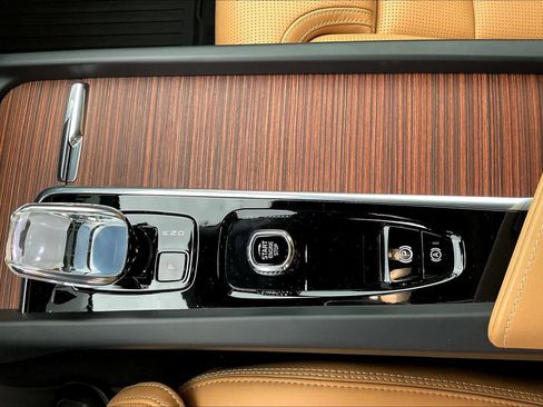 Used 2023 Volvo XC60 B5 Ultimate w/ Protection Package Premier image 21