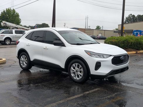 Used 2023 Ford Escape Active w/ Tech Pack #1 FWD image 2