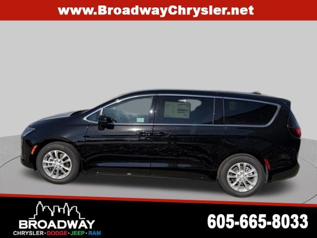 New 2027 Chrysler Pacifica Select FWD image 4