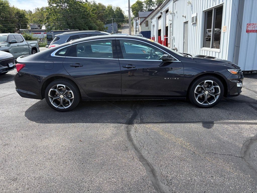 Used 2023 Chevrolet Malibu LT FWD image 2