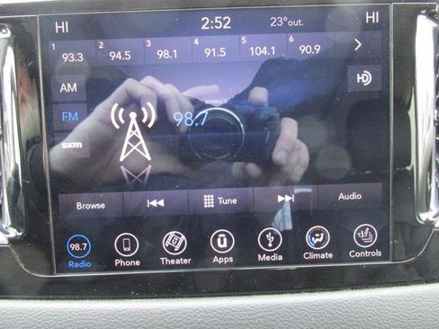 Used 2018 Chrysler Pacifica Touring-L Plus image 12