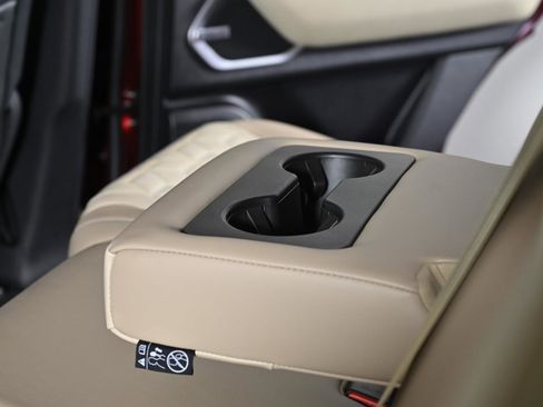 Used 2025 Nissan Armada Platinum image 32