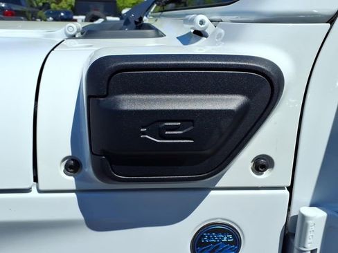 Used 2024 Jeep Wrangler Unlimited AWD/4WD image 12