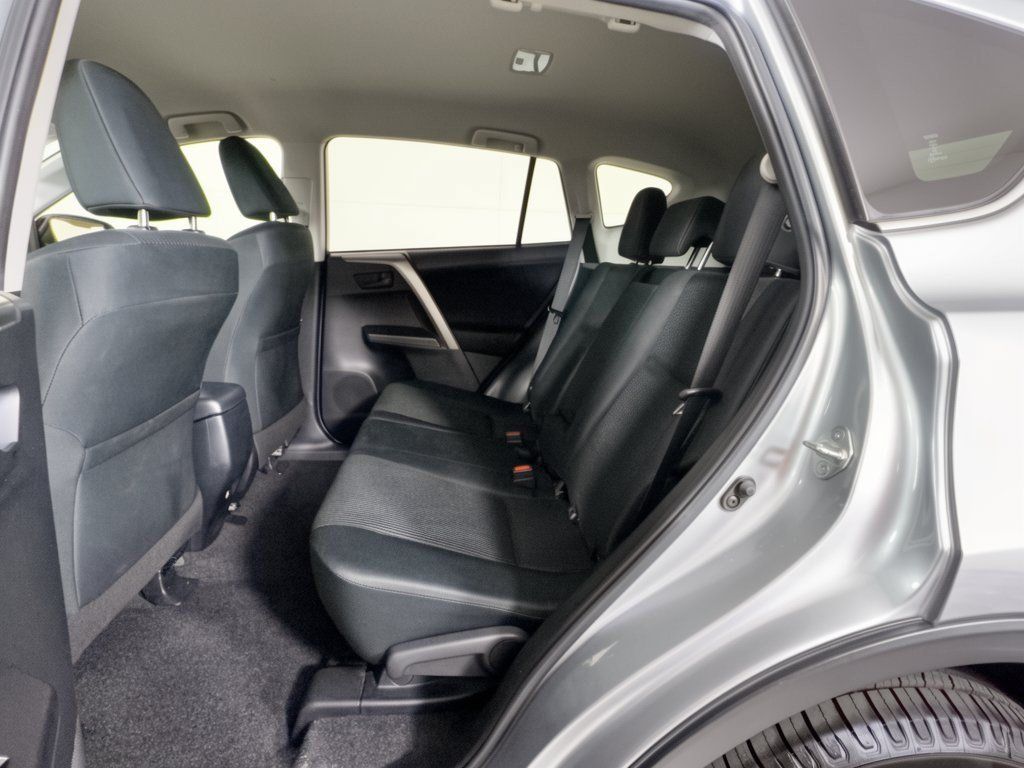 Used 2018 Toyota RAV4 LE w/ Carpet Mat Package AWD/4WD image 25
