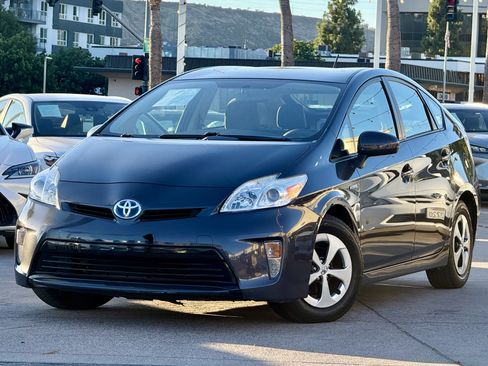Used 2015 Toyota Prius Two FWD image 1