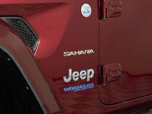 Used 2022 Jeep Wrangler Unlimited Sahara w/ Cold Weather Group AWD/4WD image 14