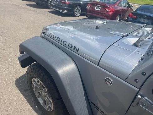 Used 2017 Jeep Wrangler Unlimited Rubicon w/ Connectivity Group AWD/4WD image 31