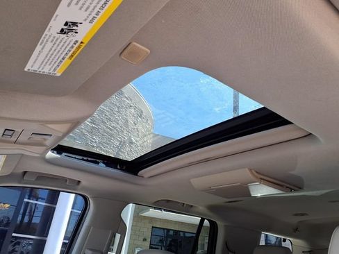 Used 2017 Cadillac Escalade Premium Luxury AWD/4WD image 28