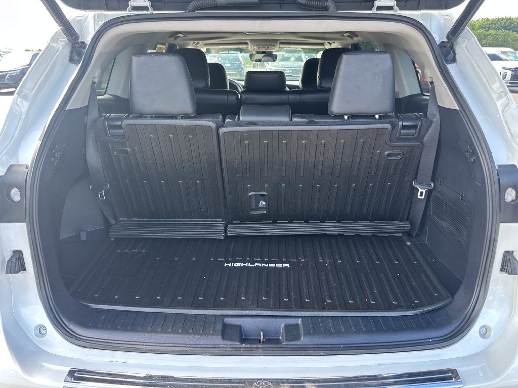 Used 2023 Toyota Highlander XLE FWD image 9