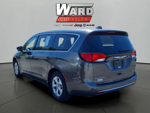 Used 2018 Chrysler Pacifica Touring Plus image 3