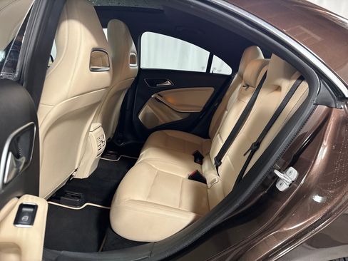 Used 2018 Mercedes-Benz CLA 250 4MATIC image 5