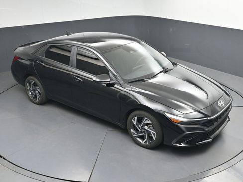 Used 2025 Hyundai Elantra Sport FWD image 30