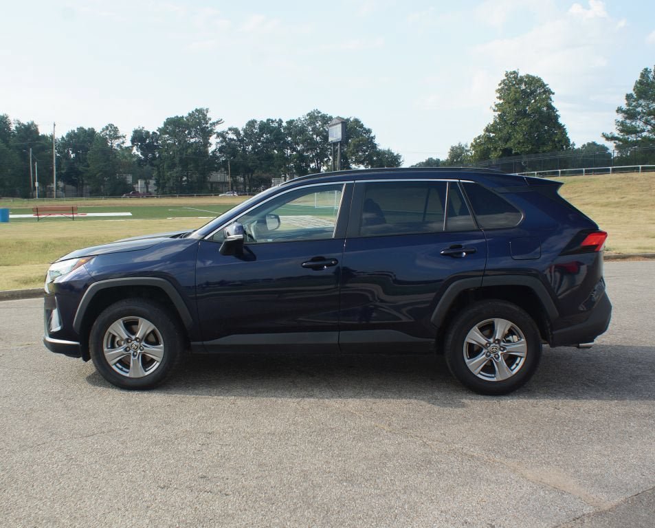 Used 2025 Toyota RAV4 XLE AWD/4WD image 12