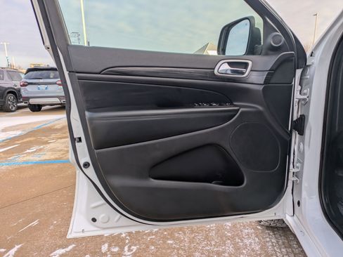 Used 2019 Jeep Grand Cherokee Altitude image 11