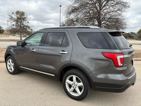 Used 2018 Ford Explorer XLT w/ Equipment Group 201A image 4
