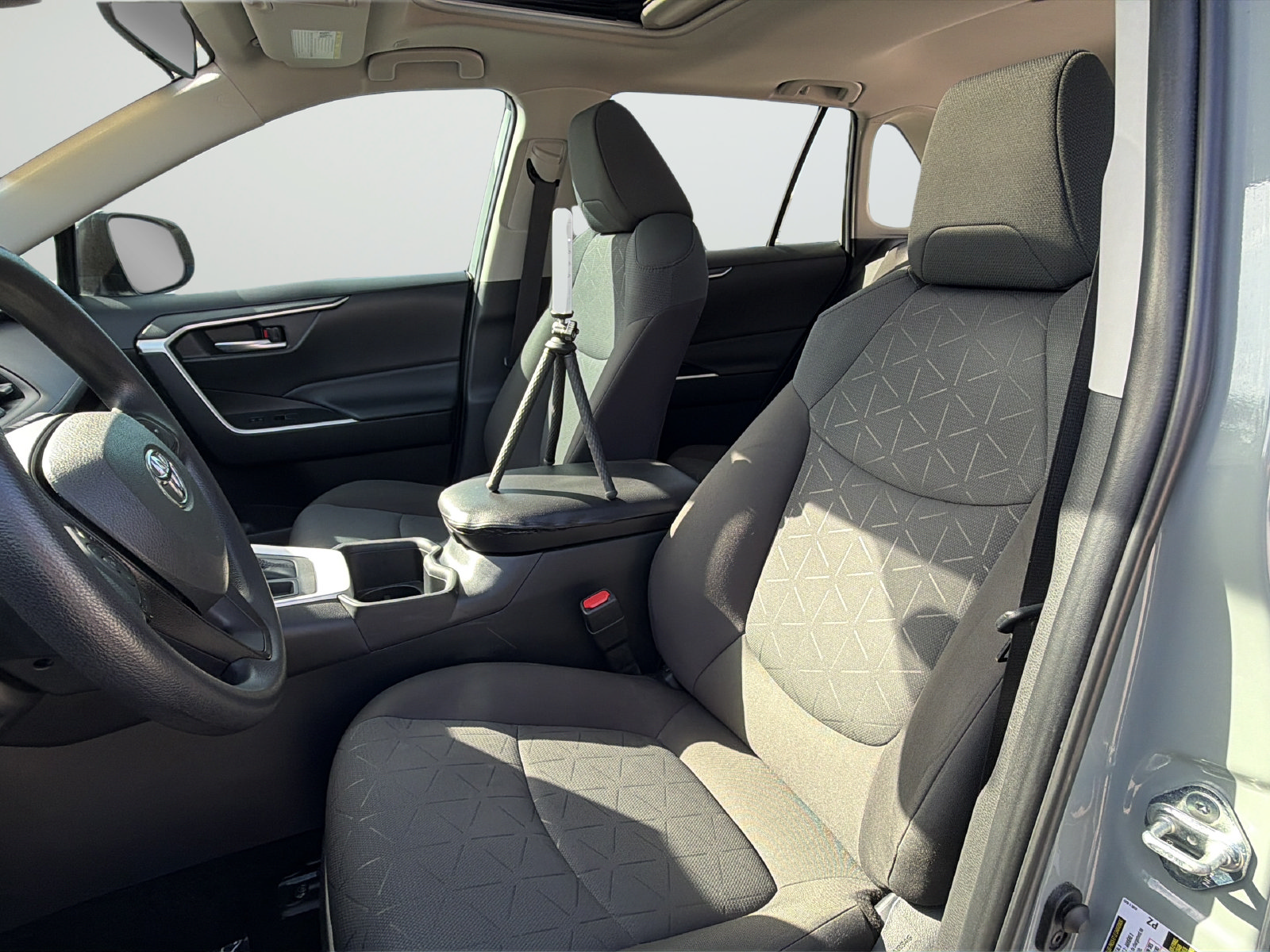 Used 2023 Toyota RAV4 XLE w/ Convenience Package FWD image 31