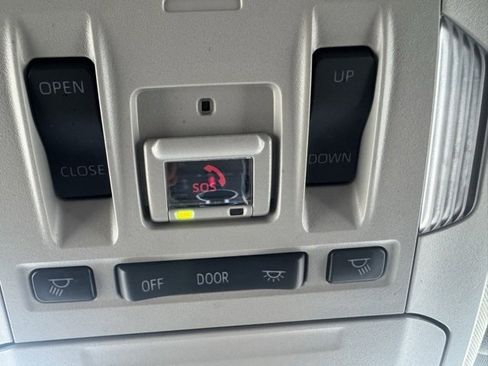 Used 2021 Toyota Highlander XLE image 20