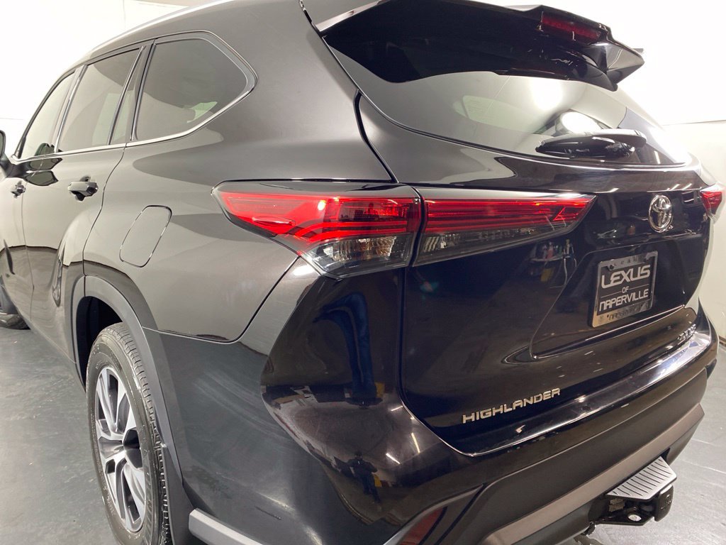 Used 2022 Toyota Highlander XLE AWD/4WD image 9