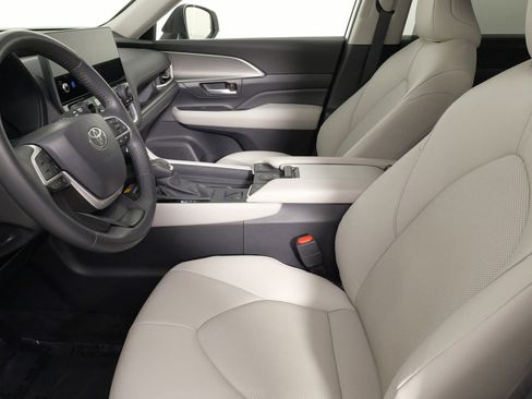 Used 2024 Toyota Grand Highlander XLE image 27