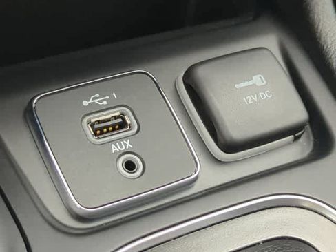 Used 2019 Jeep Cherokee Trailhawk w/ Cold Weather Group AWD/4WD image 30