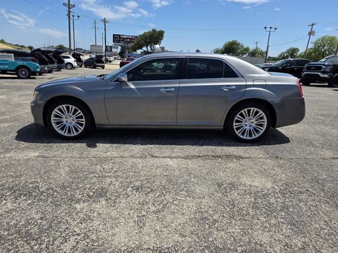 Used 2011 Chrysler 300 Limited w/ Sound Group RWD image 5
