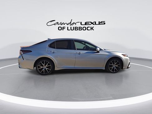 Used 2022 Toyota Camry SE w/ Convenience Package image 9