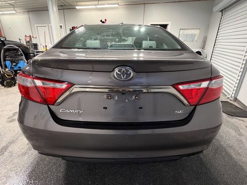 Used 2017 Toyota Camry SE w/ Moonroof Package image 6