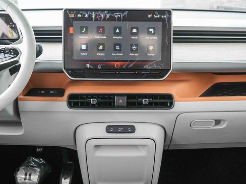 New 2025 Volkswagen ID. Buzz 1st Edition AWD/4WD image 15