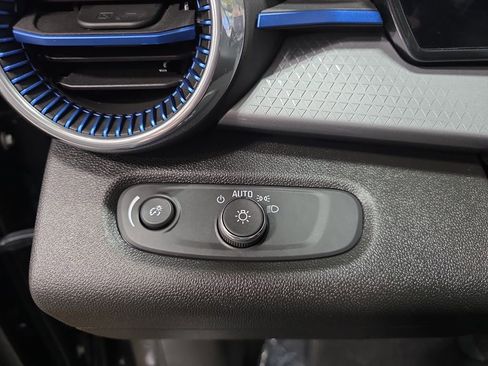 Used 2024 Chevrolet Trax LT w/ Driver Confidence Package image 25