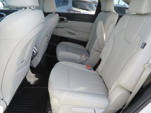 Used 2025 Kia Sorento SX image 30
