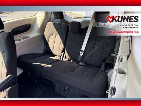 Used 2023 Chrysler Voyager LX FWD image 15