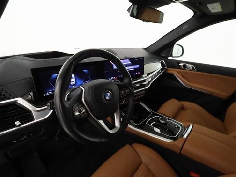 Used 2024 BMW X5 xDrive50e image 11