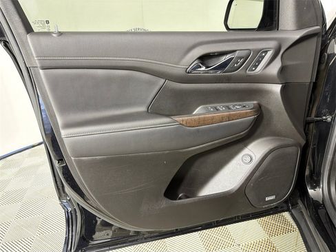 Used 2021 GMC Acadia Denali w/ Denali Technology Package image 12