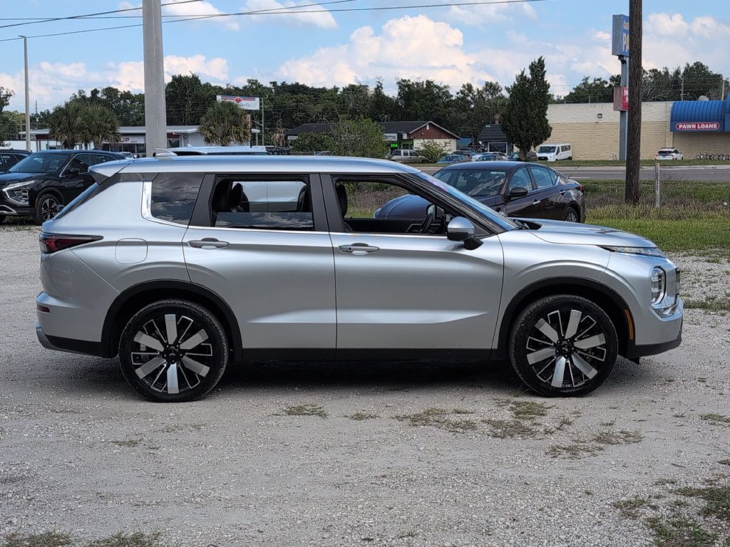 Used 2025 Mitsubishi Outlander SE FWD image 5
