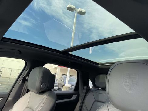 Used 2024 Porsche Cayenne image 30