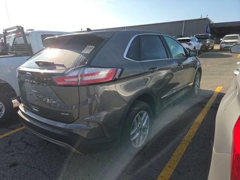 Used 2024 Ford Edge SEL w/ Convenience Package AWD/4WD image 4