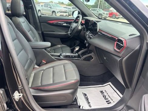 Used 2025 Chevrolet TrailBlazer RS w/ Convenience Package AWD/4WD image 25
