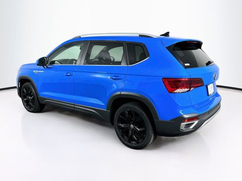 Used 2023 Volkswagen Taos SE w/ Black Wheel Package FWD image 5