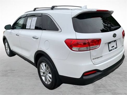 Used 2017 Kia Sorento AWD w/ LX Convenience Package image 5