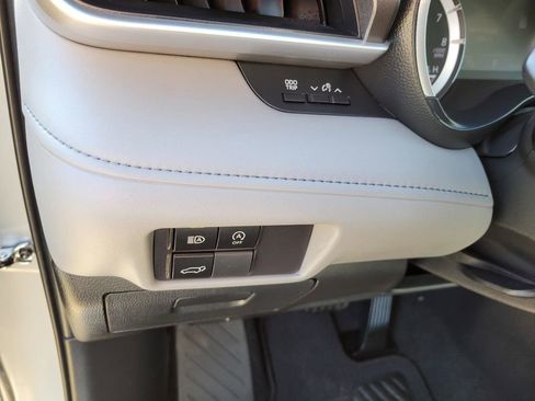 Used 2024 Toyota Highlander XLE image 28