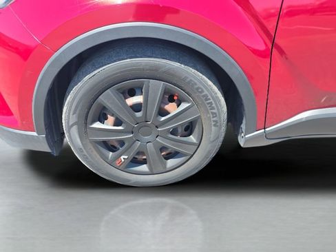 Used 2019 Toyota C-HR LE FWD image 25