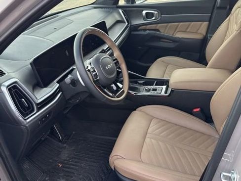 Certified 2025 Kia Sorento SX Prestige w/ Olive Brown Leather Package image 11