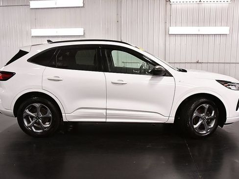 Used 2023 Ford Escape ST-Line AWD/4WD image 8