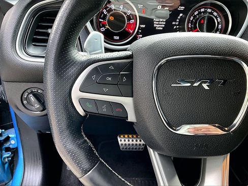 Used 2015 Dodge Challenger SRT image 9